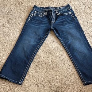 Miss Me signature cuffed capri.